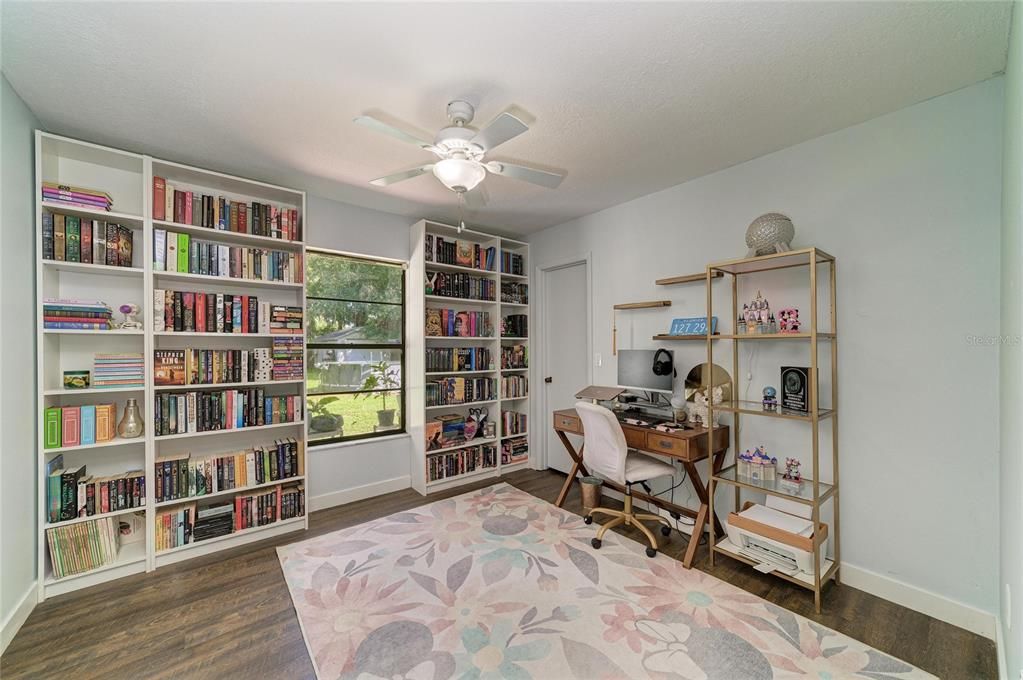 For Sale: $379,000 (3 beds, 2 baths, 1324 Square Feet)
