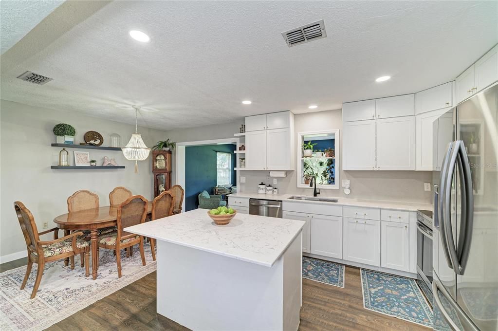 For Sale: $379,000 (3 beds, 2 baths, 1324 Square Feet)