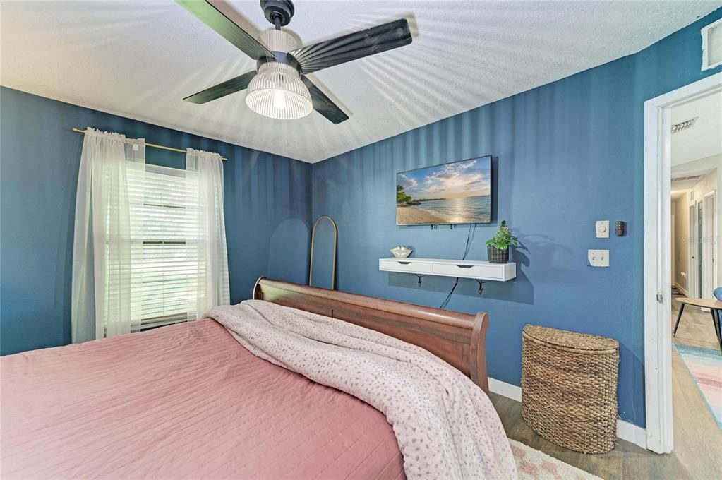 For Sale: $379,000 (3 beds, 2 baths, 1324 Square Feet)