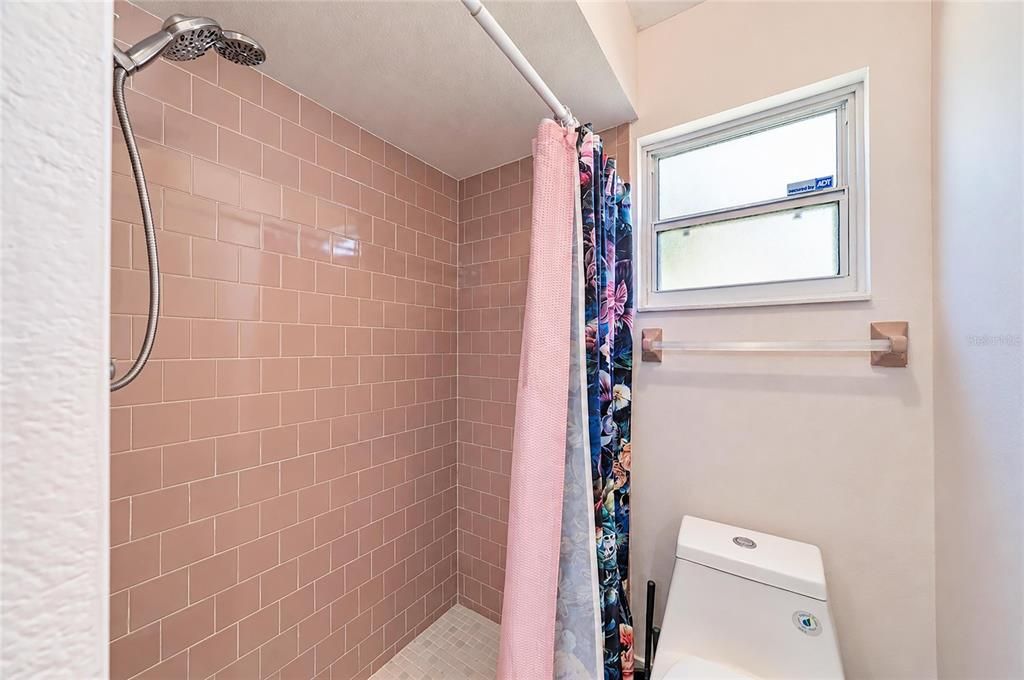 For Sale: $379,000 (3 beds, 2 baths, 1324 Square Feet)