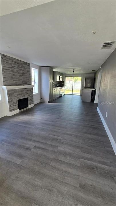 For Sale: $229,000 (2 beds, 2 baths, 864 Square Feet)