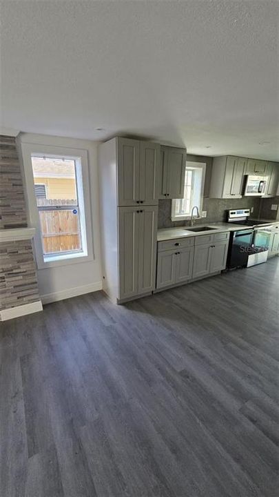 For Sale: $229,000 (2 beds, 2 baths, 864 Square Feet)
