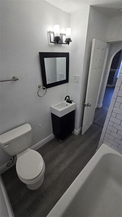 For Sale: $229,000 (2 beds, 2 baths, 864 Square Feet)