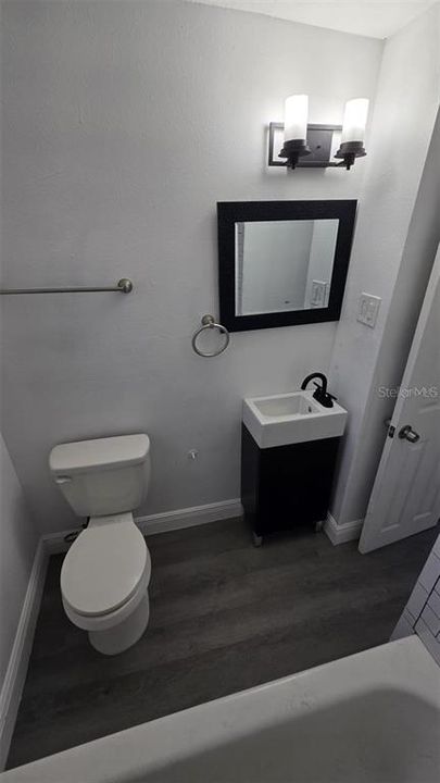 For Sale: $229,000 (2 beds, 2 baths, 864 Square Feet)