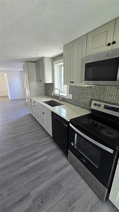 For Sale: $229,000 (2 beds, 2 baths, 864 Square Feet)