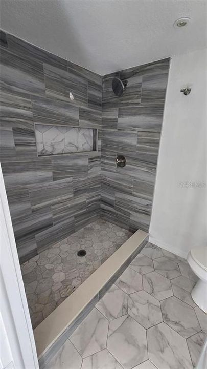 For Sale: $229,000 (2 beds, 2 baths, 864 Square Feet)