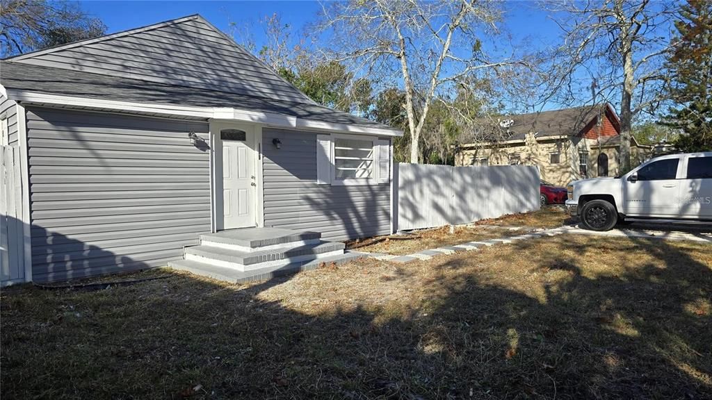 For Sale: $229,000 (2 beds, 2 baths, 864 Square Feet)