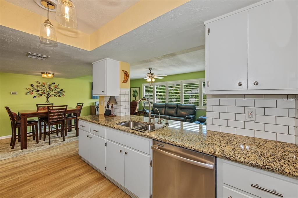 Activo con contrato: $409,900 (2 camas, 2 baños, 1570 Pies cuadrados)