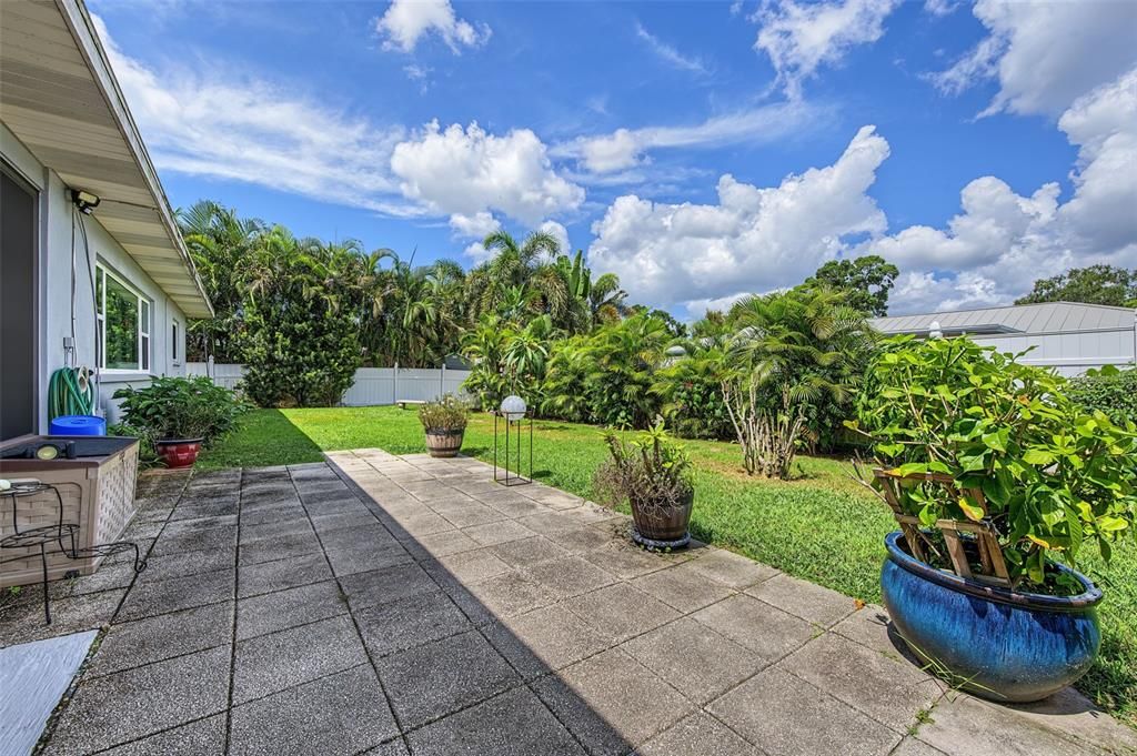 Activo con contrato: $409,900 (2 camas, 2 baños, 1570 Pies cuadrados)