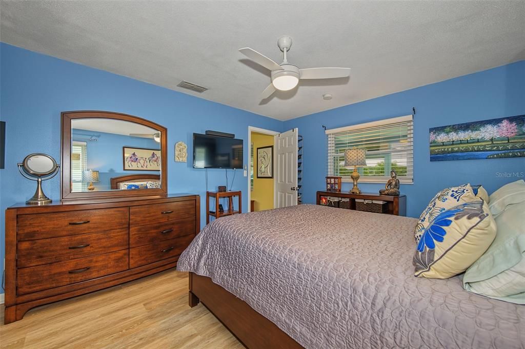 Activo con contrato: $409,900 (2 camas, 2 baños, 1570 Pies cuadrados)