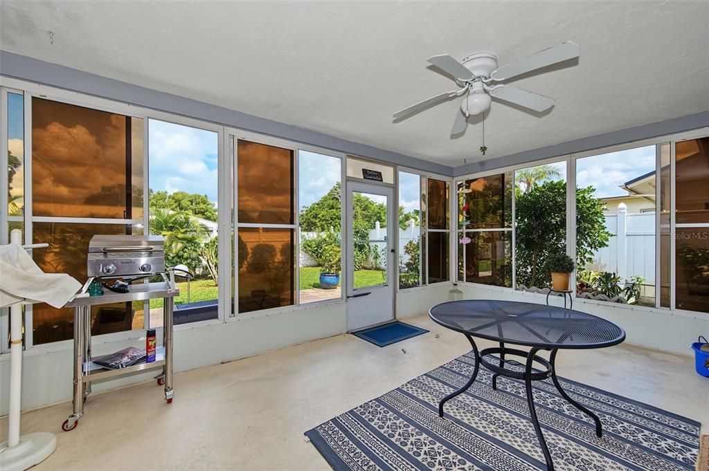 Activo con contrato: $409,900 (2 camas, 2 baños, 1570 Pies cuadrados)