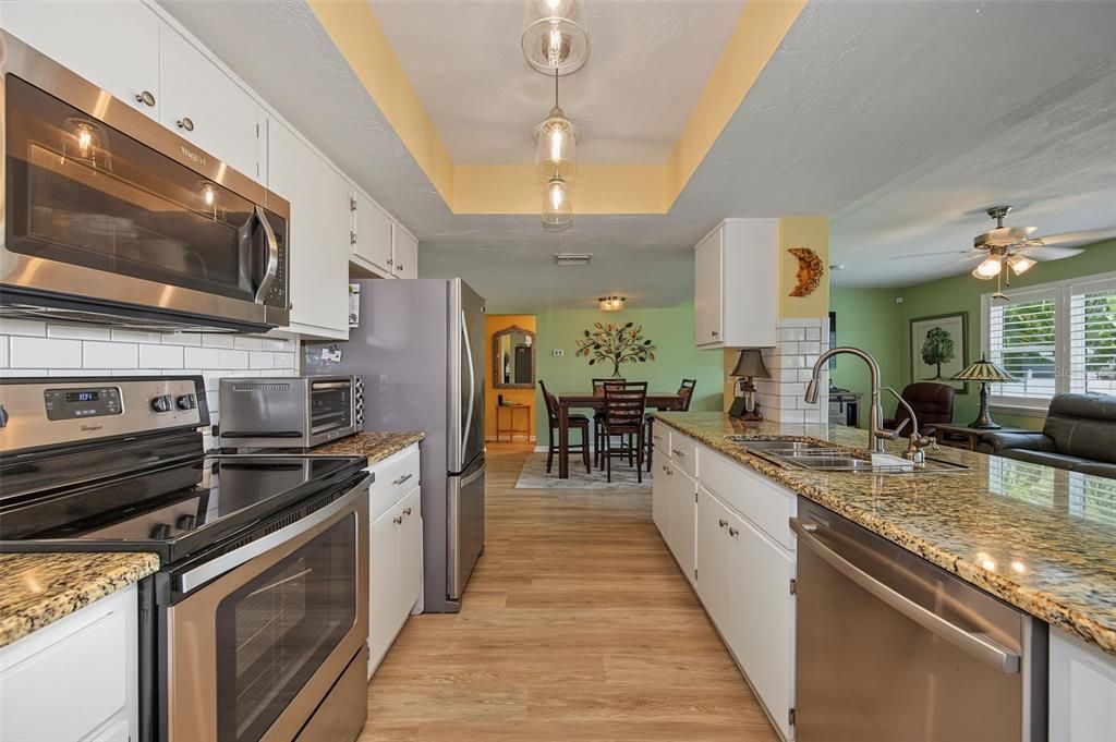 Activo con contrato: $409,900 (2 camas, 2 baños, 1570 Pies cuadrados)
