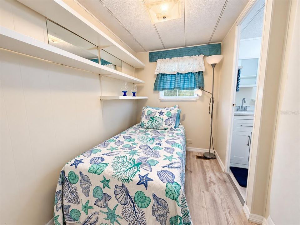 For Sale: $79,900 (3 beds, 1 baths, 732 Square Feet)