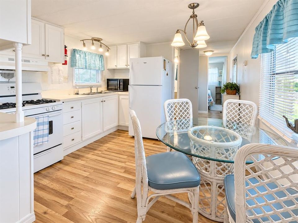 For Sale: $79,900 (3 beds, 1 baths, 732 Square Feet)