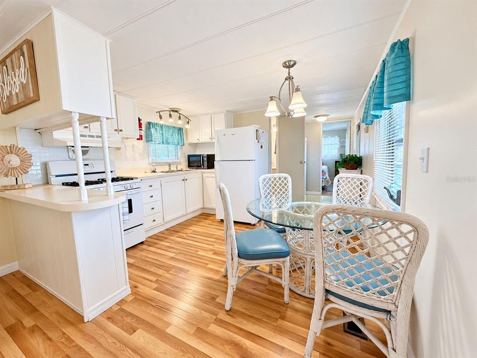 For Sale: $79,900 (3 beds, 1 baths, 732 Square Feet)