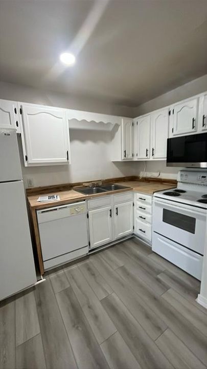 For Rent: $1,995 (2 beds, 1 baths, 615 Square Feet)