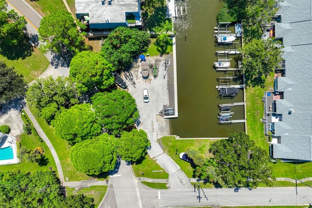 На продажу: $549,000 (0.38 acres)