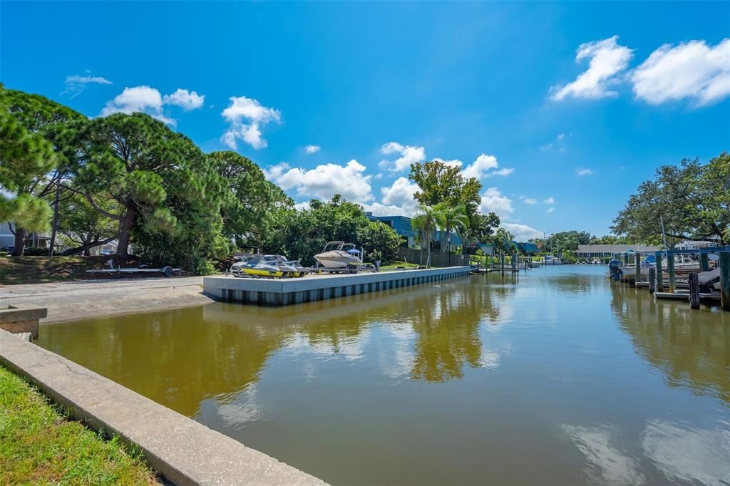На продажу: $549,000 (0.38 acres)