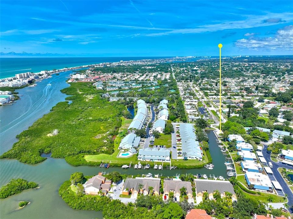 На продажу: $549,000 (0.38 acres)