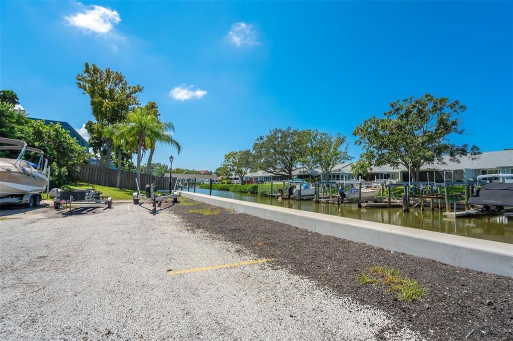 На продажу: $549,000 (0.38 acres)