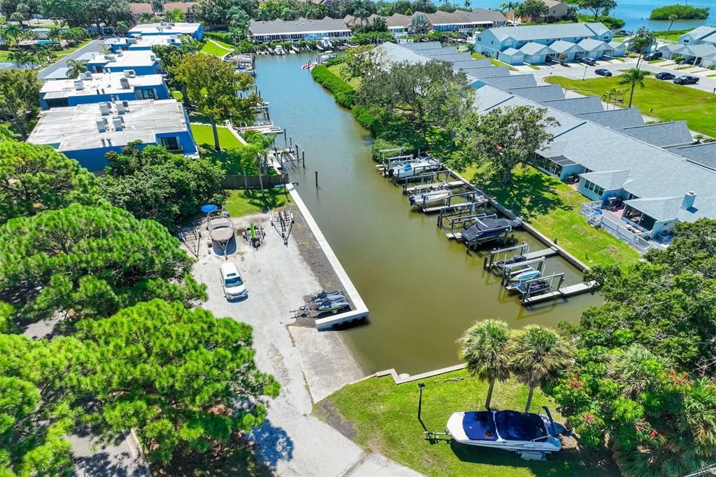 На продажу: $549,000 (0.38 acres)