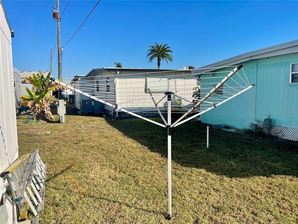 Active With Contract: $105,990 (2 beds, 1 baths, 872 Square Feet)