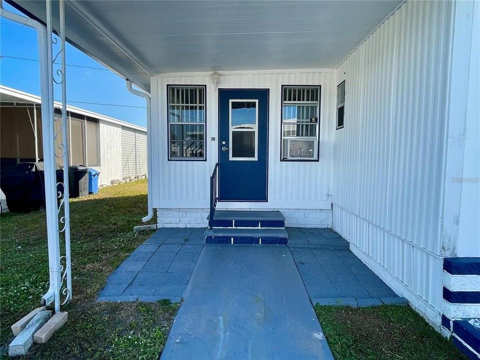 Active With Contract: $105,990 (2 beds, 1 baths, 872 Square Feet)