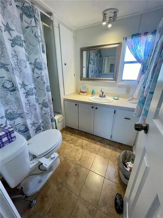 Active With Contract: $105,990 (2 beds, 1 baths, 872 Square Feet)