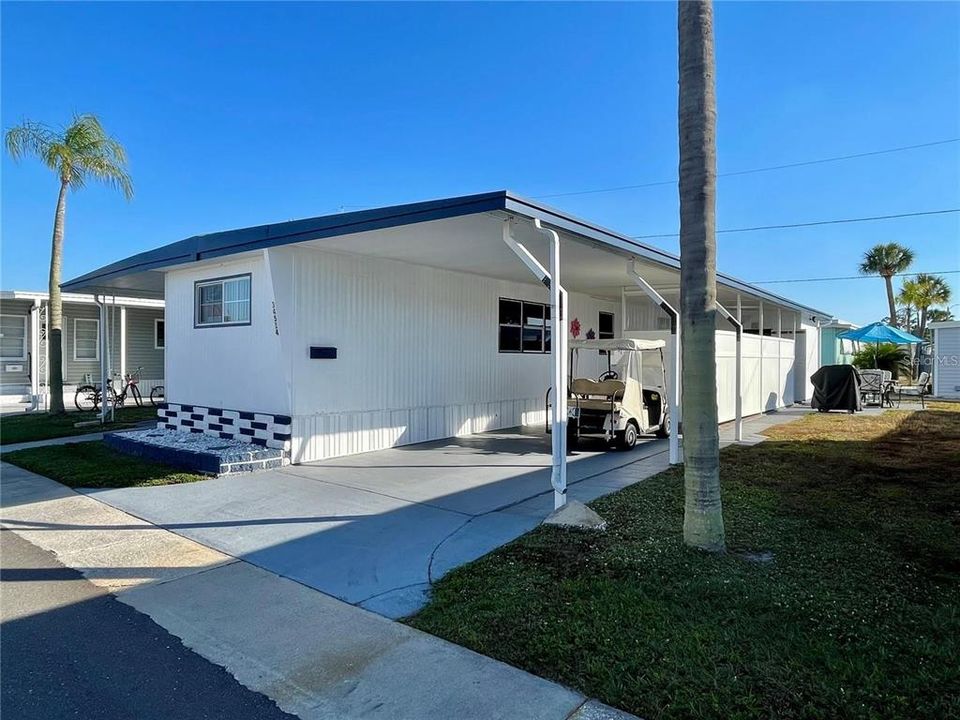 Active With Contract: $105,990 (2 beds, 1 baths, 872 Square Feet)