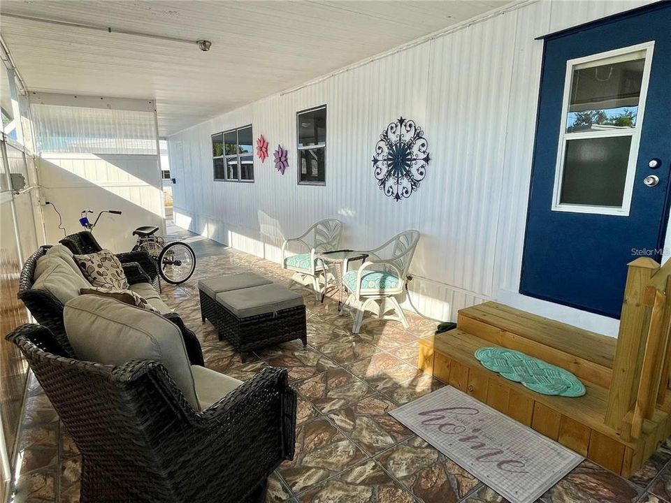Active With Contract: $105,990 (2 beds, 1 baths, 872 Square Feet)