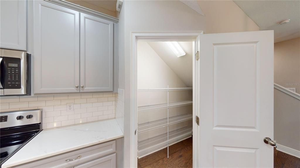 В аренду: $2,750 (3 спален, 2 ванн, 1716 Квадратных фут)