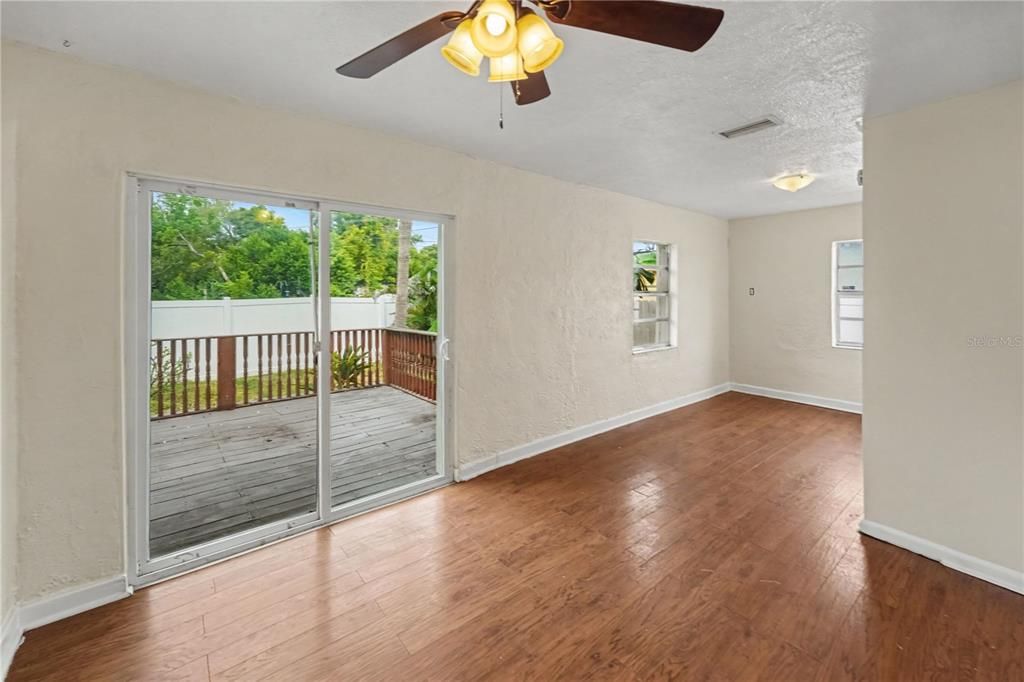 For Sale: $475,000 (4 beds, 2 baths, 1962 Square Feet)