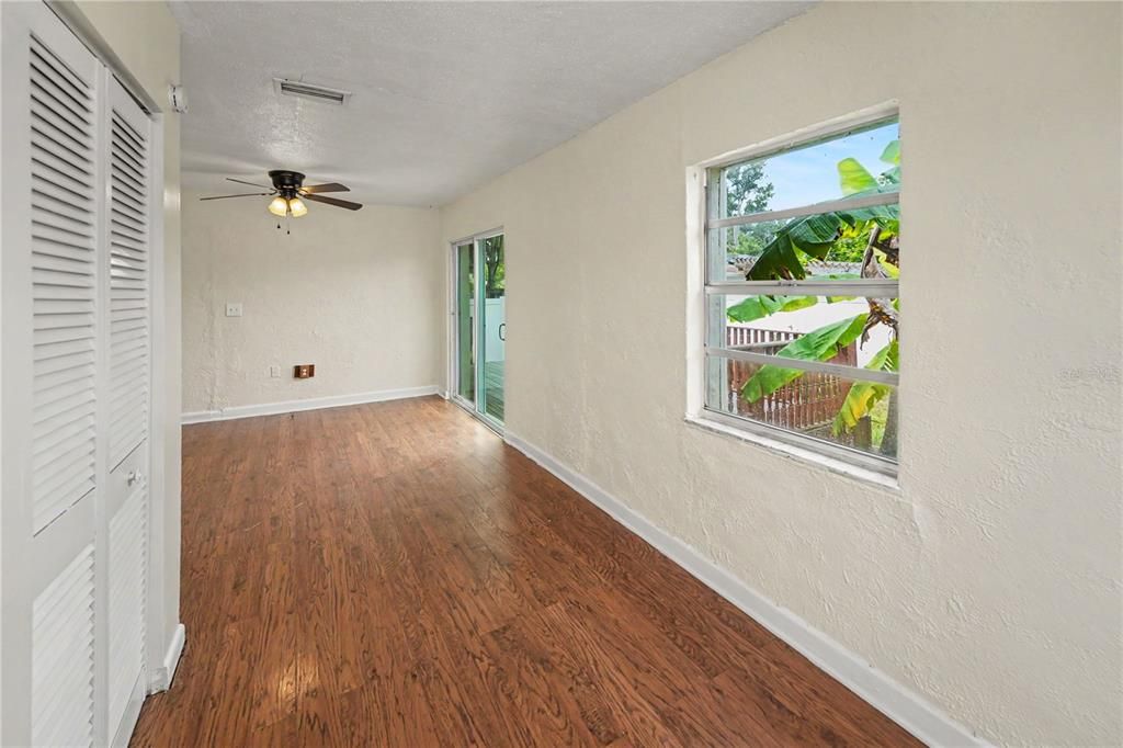 For Sale: $475,000 (4 beds, 2 baths, 1962 Square Feet)