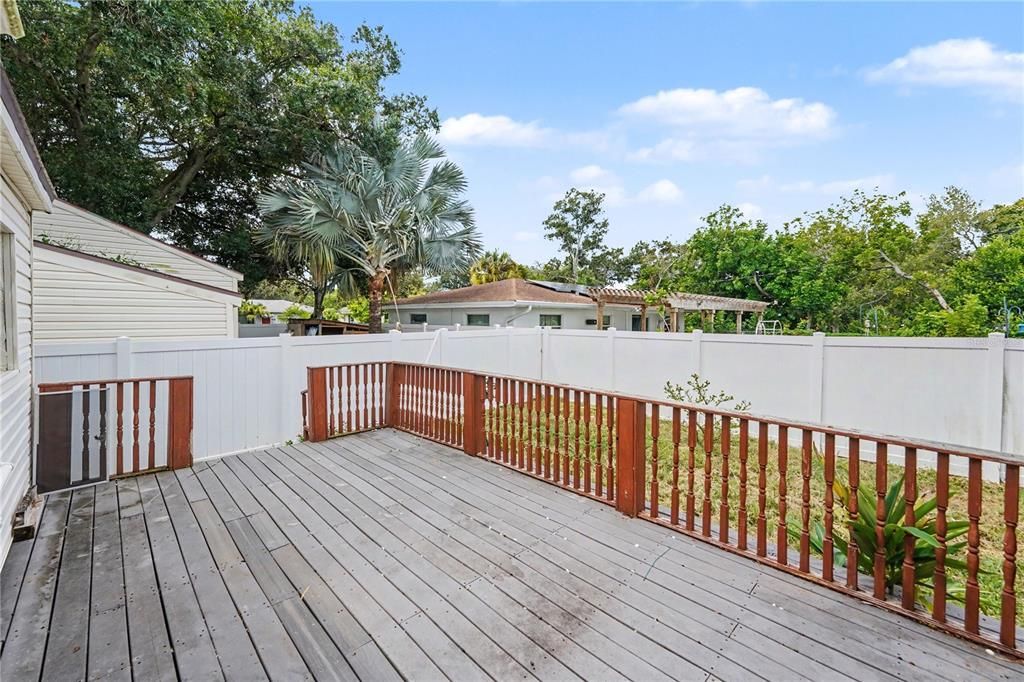 For Sale: $475,000 (4 beds, 2 baths, 1962 Square Feet)