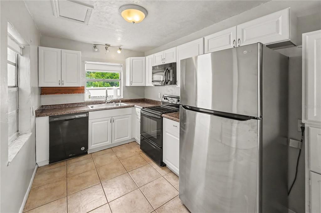 For Sale: $475,000 (4 beds, 2 baths, 1962 Square Feet)