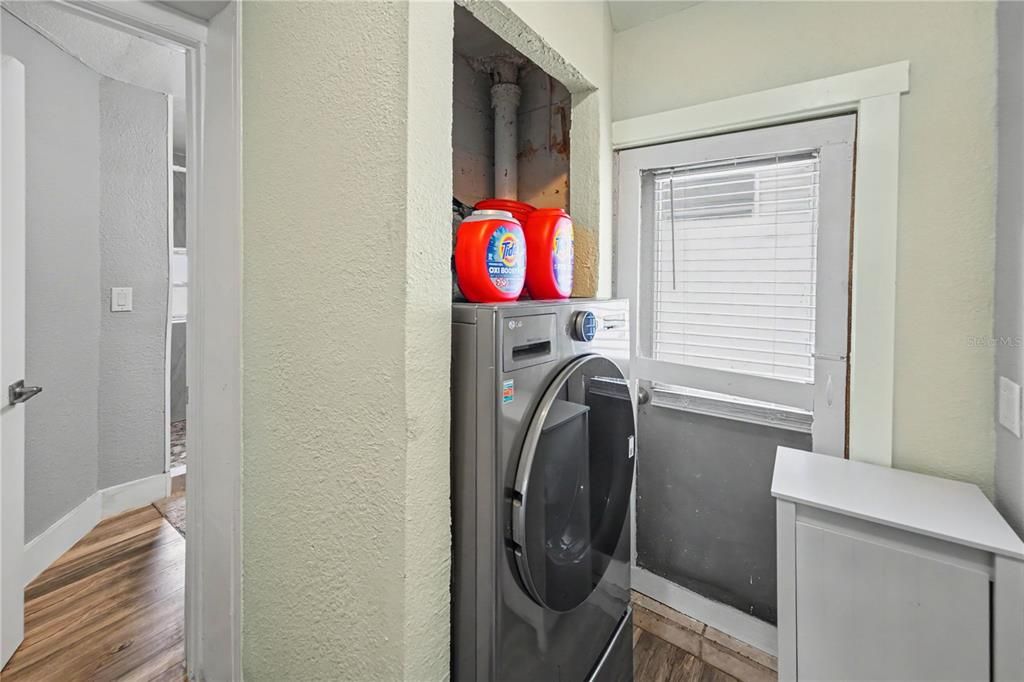 For Sale: $475,000 (4 beds, 2 baths, 1962 Square Feet)
