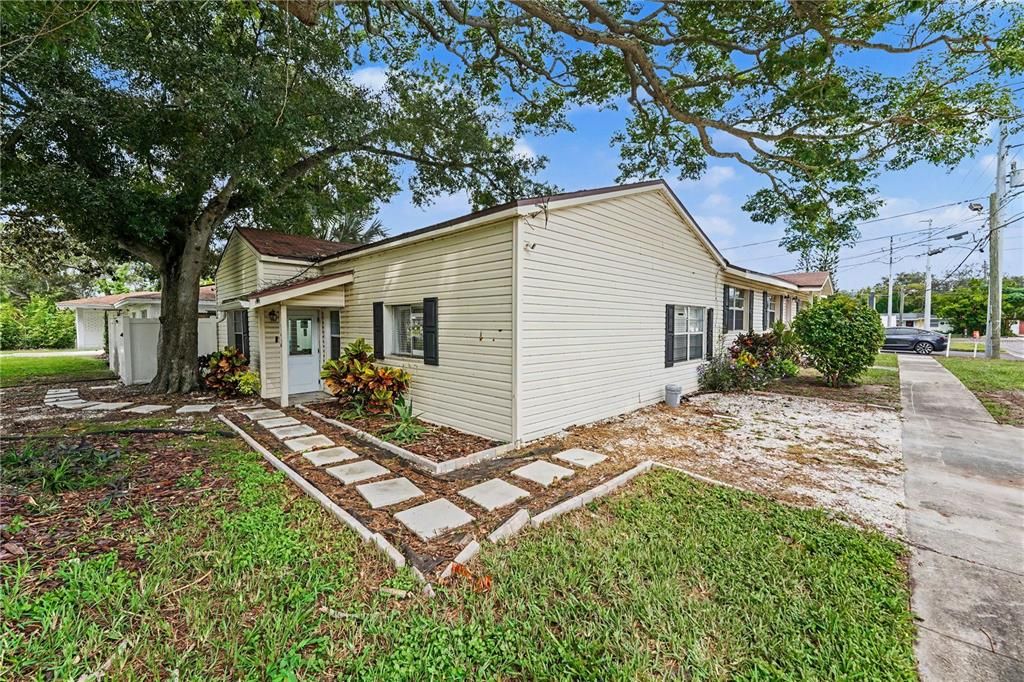 For Sale: $475,000 (4 beds, 2 baths, 1962 Square Feet)