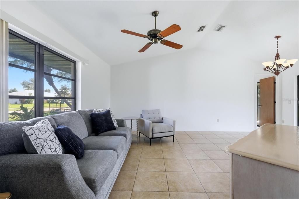 En Venta: $299,000 (3 camas, 2 baños, 1308 Pies cuadrados)