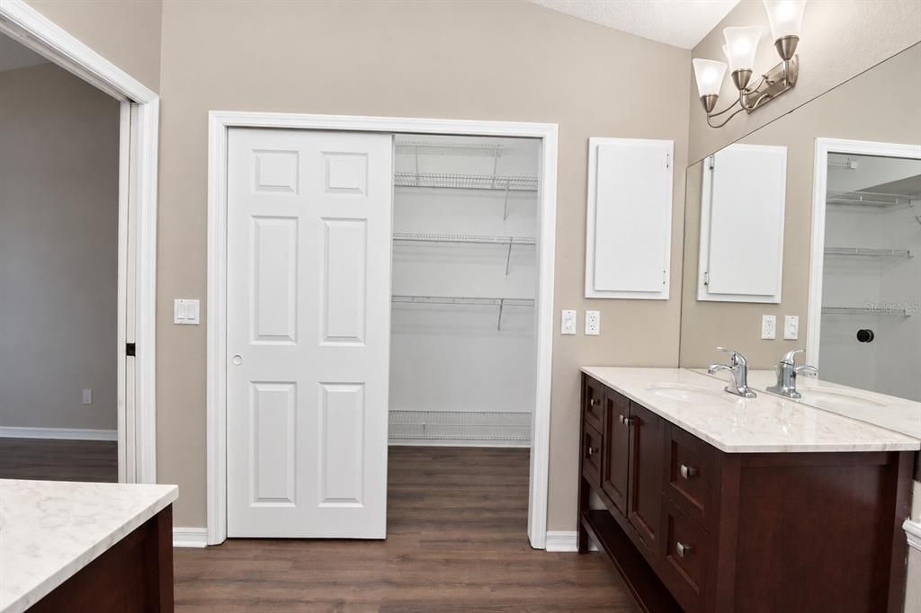 For Sale: $279,900 (3 beds, 2 baths, 1597 Square Feet)