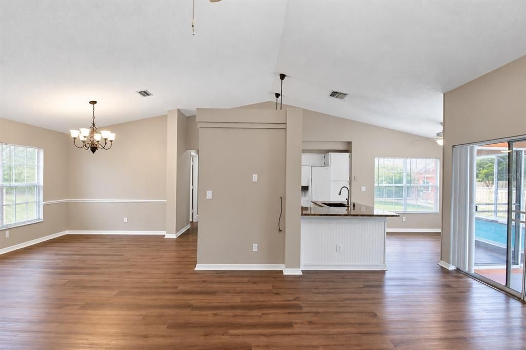 For Sale: $279,900 (3 beds, 2 baths, 1597 Square Feet)