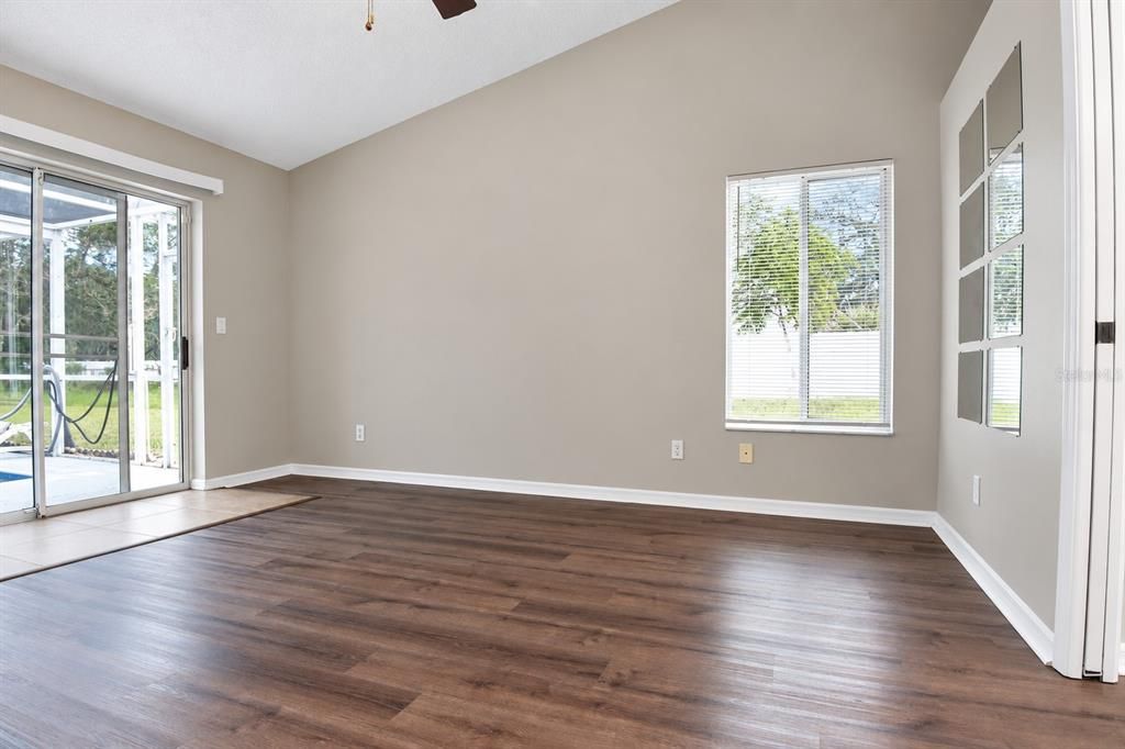For Sale: $279,900 (3 beds, 2 baths, 1597 Square Feet)