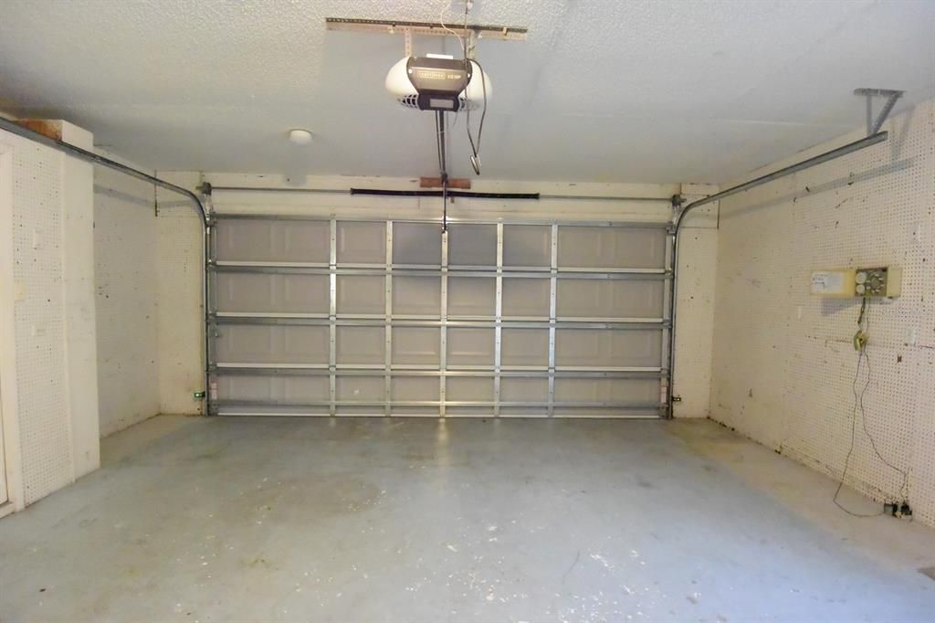 For Sale: $279,900 (3 beds, 2 baths, 1597 Square Feet)