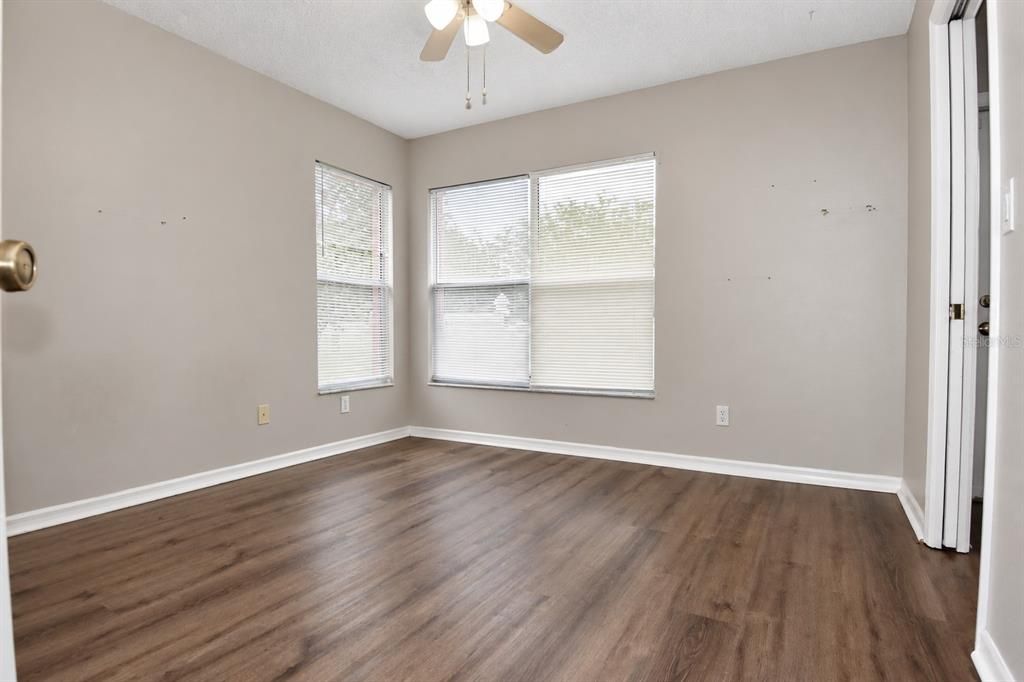 For Sale: $279,900 (3 beds, 2 baths, 1597 Square Feet)