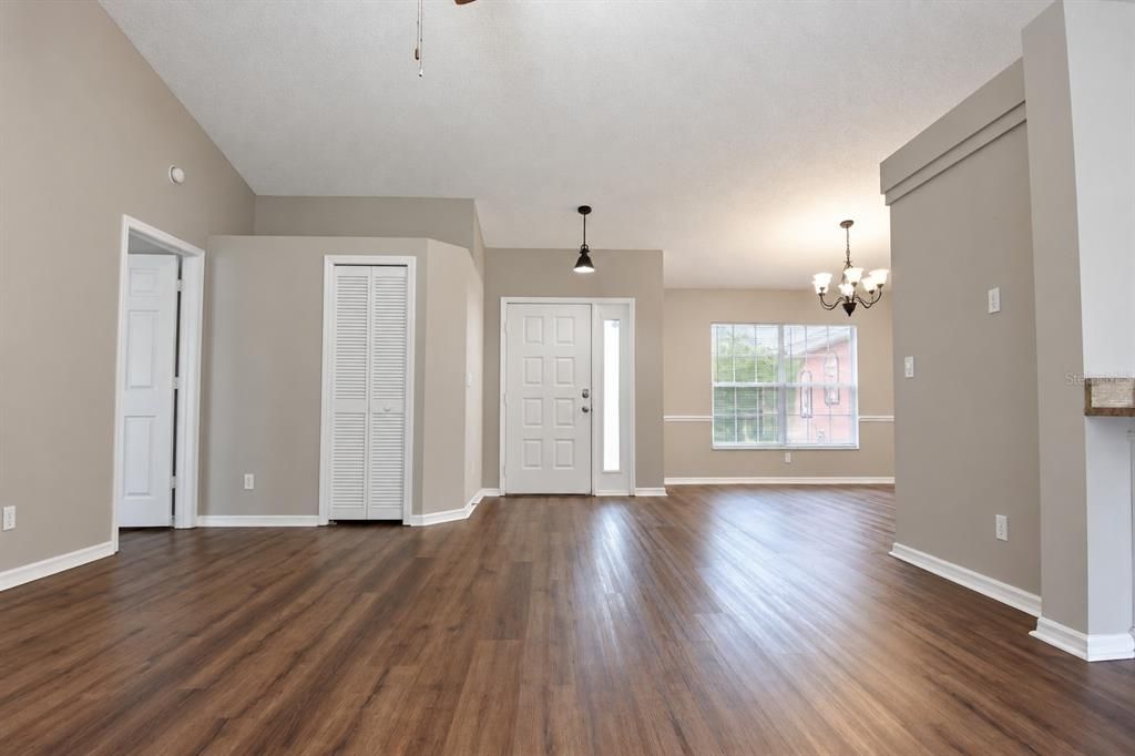 For Sale: $279,900 (3 beds, 2 baths, 1597 Square Feet)