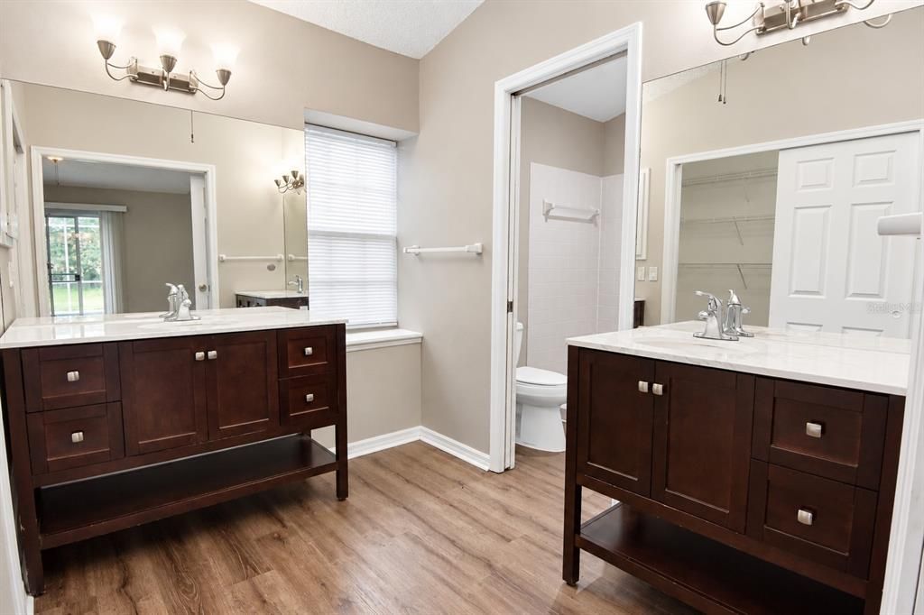 For Sale: $279,900 (3 beds, 2 baths, 1597 Square Feet)