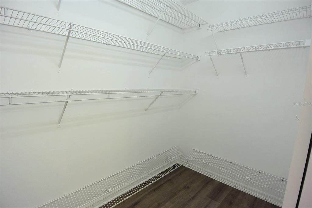 For Sale: $279,900 (3 beds, 2 baths, 1597 Square Feet)