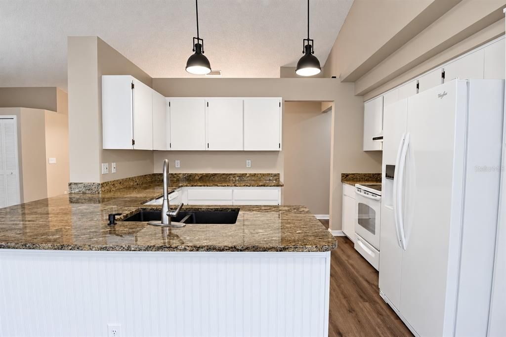 For Sale: $279,900 (3 beds, 2 baths, 1597 Square Feet)