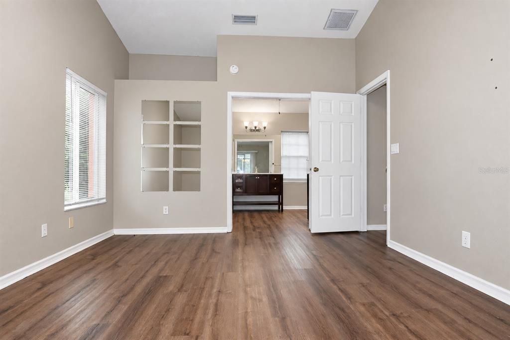 For Sale: $279,900 (3 beds, 2 baths, 1597 Square Feet)