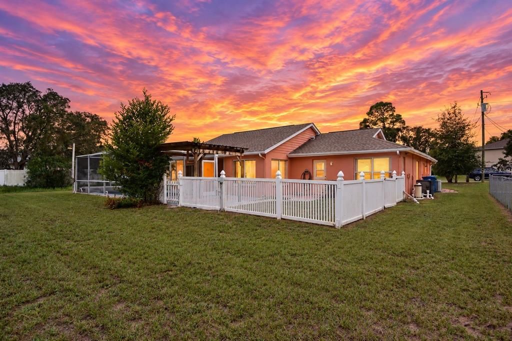 For Sale: $279,900 (3 beds, 2 baths, 1597 Square Feet)