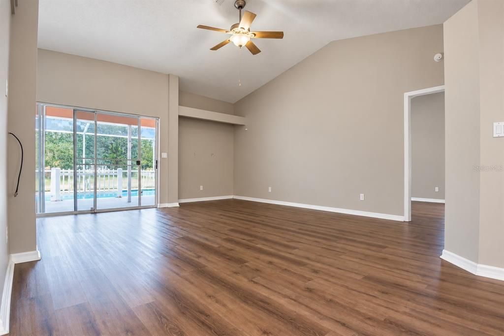 For Sale: $279,900 (3 beds, 2 baths, 1597 Square Feet)